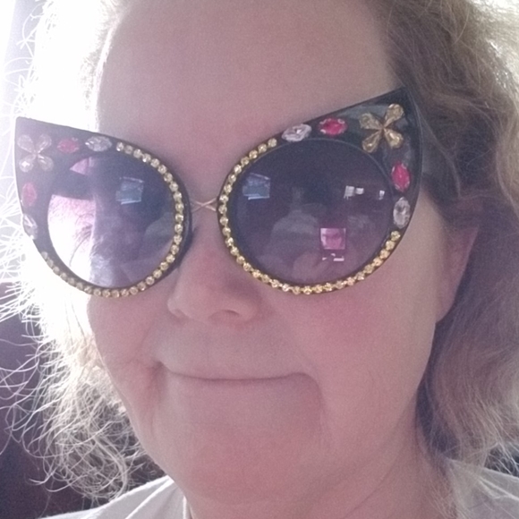 Dazzle Cat Eyes Sunglasses - Picture 8 of 10